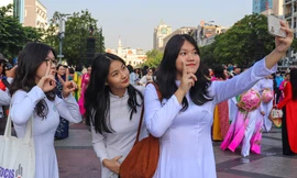 Màn diễu hành áo dài với quy mô hơn 3.000 người tại TPHCM