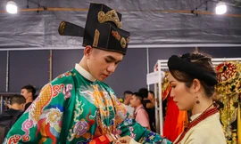 Người mẫu khiếm thị cùng hàng trăm nghệ sĩ, hoa hậu trình diễn tại Lễ hội áo dài TPHCM 