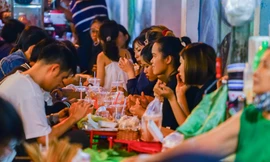 Rạp chiếu phim, hàng ăn TPHCM chật cứng tối cuối cùng đợt nghỉ lễ