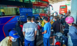 Bến xe tại TPHCM tăng 'nhiệt' sau kì nghỉ Tết 