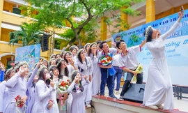 Những khoảnh khắc trong veo đầy cảm xúc trong ngày chia tay tuổi học trò