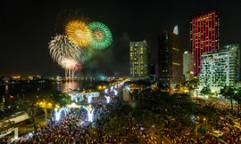 TPHCM bắn pháo hoa nghệ thuật mừng lễ 30/4