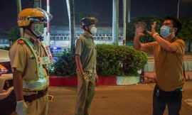 Tài xế nói không say xỉn, 'quậy' gần 2 giờ ở chốt kiểm tra nồng độ cồn 