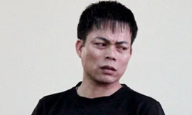 Bố dùng kìm bẻ răng con để... giáo dục