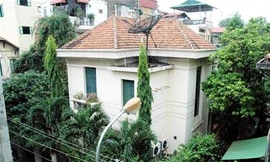 Vụ thu hồi biệt thự công: 'Làm sao chúng tôi động được'