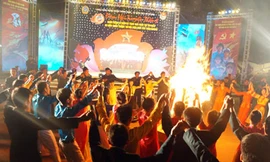 Tự hào và xúc động đêm kỷ niệm 'Hà Nội – Điện Biên Phủ trên không'