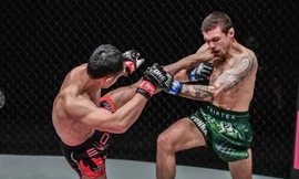 Võ sĩ tung 10 cú đá liên tiếp khiến đối thủ đổ gục