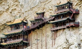 Chùa 1.500 tuổi trên vách đá