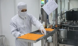 Bên trong nơi sản xuất vaccine COVID-19 Việt Nam