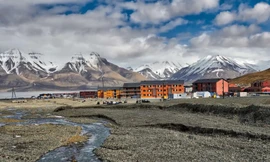 Nơi mặt trời không lặn suốt 4 tháng trong năm