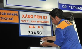 Xăng bị đóng loại thuế như rượu!