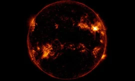 NASA chụp được cảnh "tia lửa cuồng nộ" từ Mặt Trời bắn trúng Trái Đất