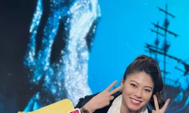 BTV Ngọc Trinh 'chơi lớn' mang bó hoa hơn 7 tỷ đồng lên sóng VTV