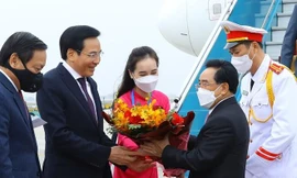 Thủ tướng Lào Phankham Viphavanh bắt đầu thăm chính thức Việt Nam