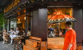 Người Hà Nội chạy sang 'vùng vàng' để ăn uống