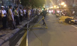 Hiện trường vụ sắt rơi làm 2 người thương vong.