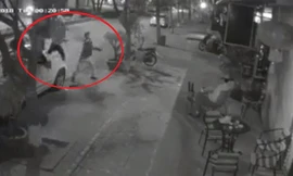 Hình ảnh vụ việc bị camera ghi lại.