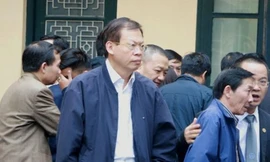 Luật sư vụ xử ông Đinh La Thăng nộp chứng cứ cho tòa cách nào?