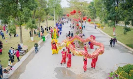 Hàng nghìn người chen chân tìm lại Tết xưa