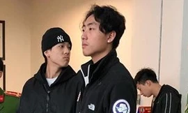 Hai đối tượng truy nã bàn giao cho phía cảnh sát Hàn Quốc.