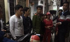 Lực lượng chức năng có mặt tại ngôi nhà nơi xảy ra sự việc.