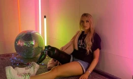 Ngắm vẻ đẹp mạnh mẽ của thí sinh khuyết tật lọt vào Chung kết Hoa hậu Bắc Ireland