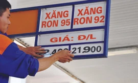 Petrolimex tăng giá xăng lúc 14h chiều qua Ảnh: Vnexpress