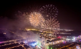 'Vũ trụ Vin' hóa 'thánh địa countdown', đón gần 1 triệu người trong đại tiệc chào năm mới 2025 