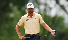 Sam Burns vươn lên dẫn đầu US Open.