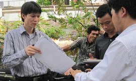 Thầy Hùng làm thám tử