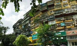 Chung cư cũ xuống cấp nghiêm trọng tại Hà Nội Ảnh: PV 