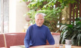 Anh hùng Chu Văn Mùi kể lại những ngày tham gia Chiến dịch Điện Biên Phủ Ảnh: Nguyễn Thắng 