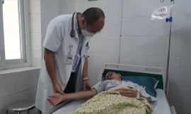 Bệnh nhân điều trị sốt xuất huyết tại Bệnh viện Bạch Mai 