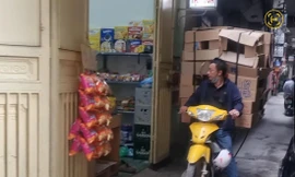 Hệ thống ngõ, ngách tại phường Trung Phụng, quận Đống Đa nhỏ hẹp, hai xe máy khó tránh nhau