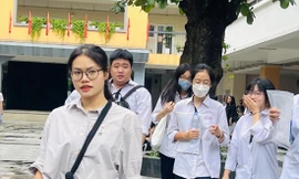 Học sinh lớp 9 dự thi tuyển sinh vào lớp 10 tại Hà Nội năm 2023 