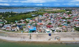  Người dân sống bất an bên tuyến kè biển gãy sụp