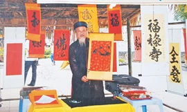 Ông đồ mới tiếp nối ông đồ xưa