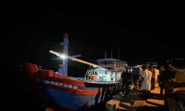 Tàu cá QNg 95739 TS của ngư dân Nguyễn Thanh Biên từng bị rượt đuổi, cướp bóc ở Hoàng Sa Ảnh: Nguyễn Ngọc 