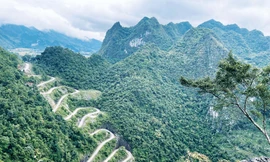 Toàn cảnh con đèo 14 tầng 