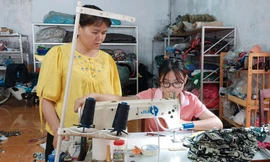 Chị Thu và các thành viên trong cơ sở 