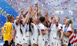 ĐT nữ Mỹ trong khoảnh khắc đăng quang World Cup 2019Ảnh: Getty Images 
