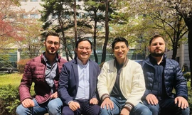 GS. Thái Đức Kiên (thứ hai từ trái sang) cùng các học giả quốc tế 