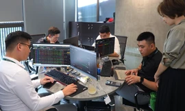 VN-Index xô đổ mọi kỷ lục 