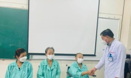 Ba bệnh nhân hoại tử nặng xương vùng sọ - mặt, viêm xoang có tiền sử mắc COVID-19 Ảnh: Kim Vân 