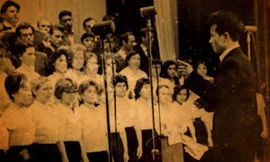 Nhạc sĩ Cao Việt Bách chỉ huy dàn nhạc