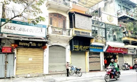 'Nay mở, mai đóng': Hàng quán khổ sở