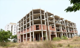 Dự án khu nhà ở dành cho người thu nhập thấp 14 năm triển khai xây dựng chưa xong, hiện bỏ hoang Ảnh: Hoài Văn 