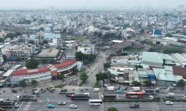 Cầu Tân Kỳ Tân Quý cách quốc lộ 1 không xa Ảnh: HH