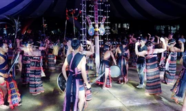 Lên núi xem người Cơ Tu kết nghĩa 