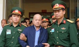 Đinh Ngọc Hệ (tức Út trọc) tại toà